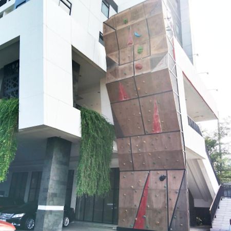 Cordova Suites Semarang Extérieur photo