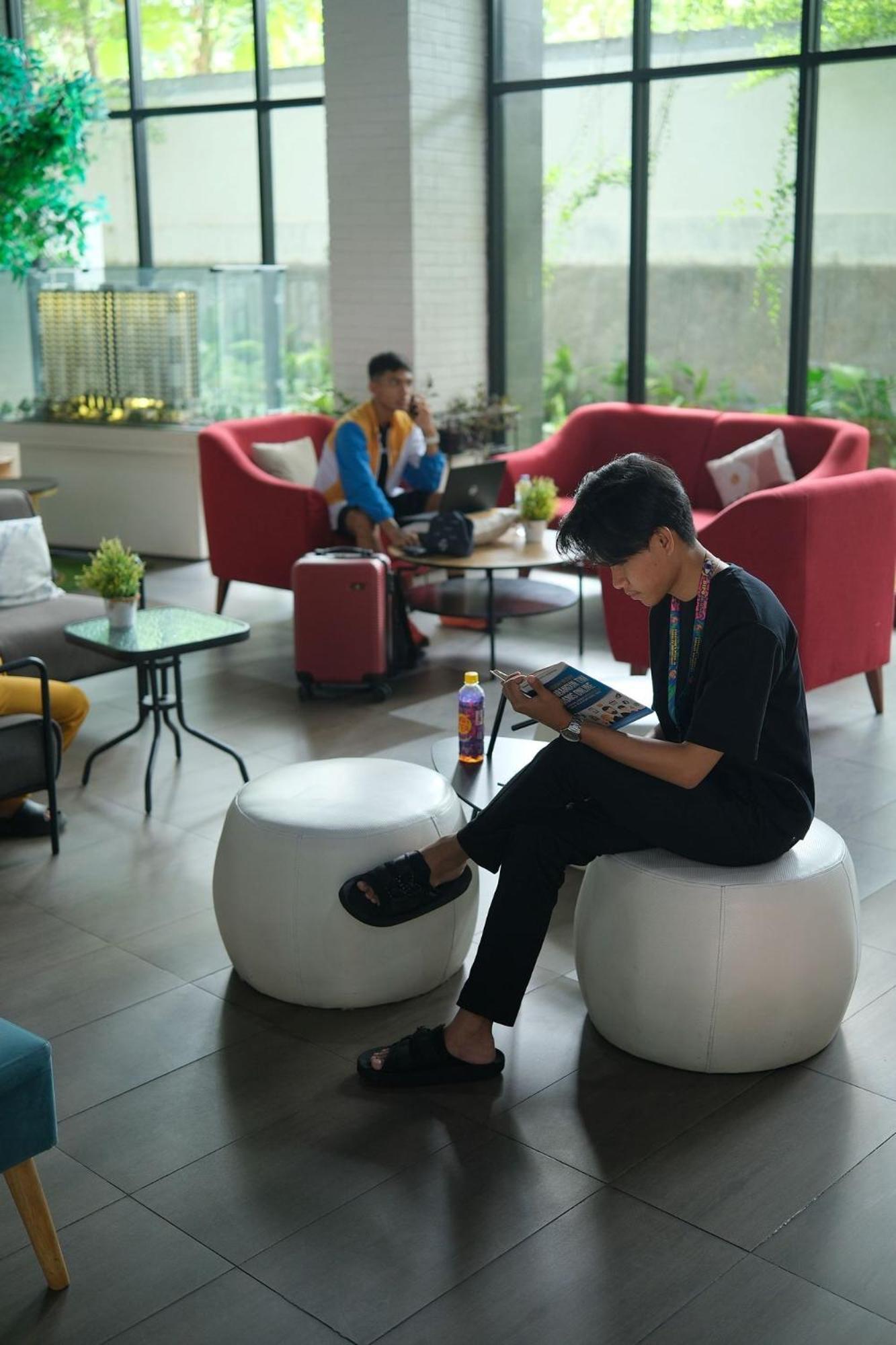 Cordova Suites Semarang Extérieur photo
