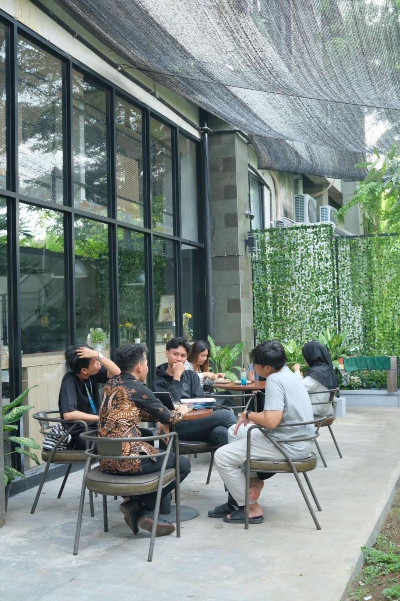 Cordova Suites Semarang Extérieur photo
